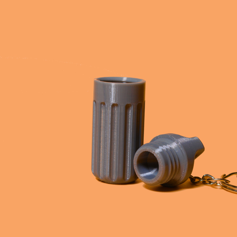 Discreet Keychain Pill Holder with Secure Screw Lid – Hidden Storage Capsule