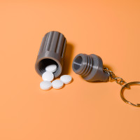 Discreet Keychain Pill Holder with Secure Screw Lid – Hidden Storage Capsule